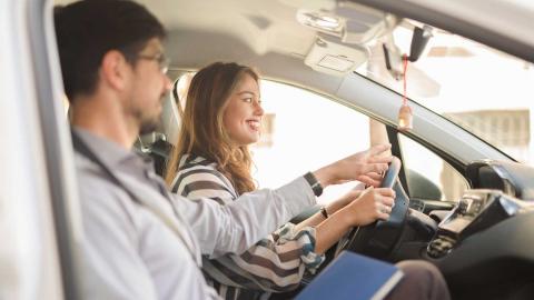 6 reasons to become a driving instructor