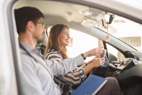 6 reasons to become a driving instructor